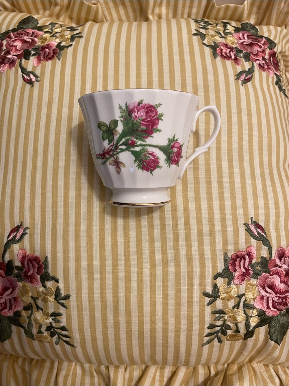 Vintage Duchess Fine Bone China Pink Wild Thorn Rose Teacup